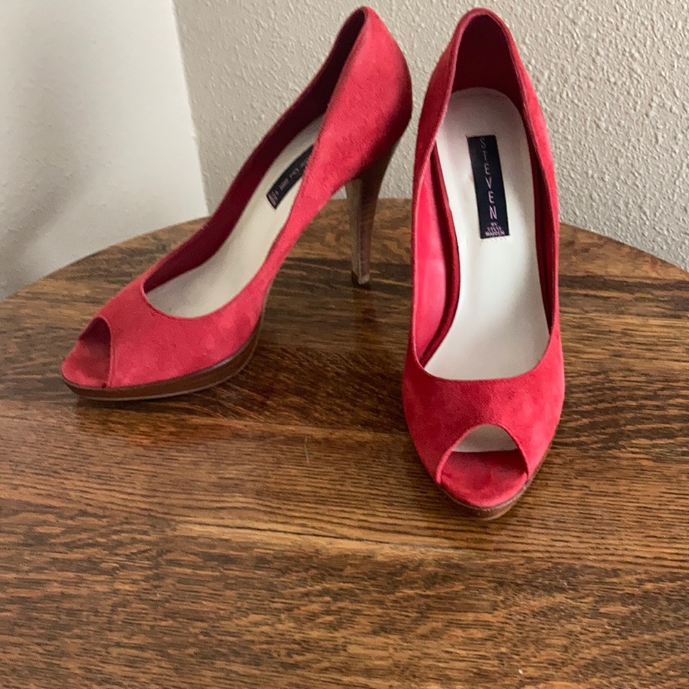 Steve Madden Red suede peep-toe heels
